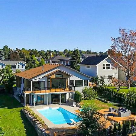 Luxurious 5 Bedroom House With Pool & Sauna Уест Келоуна Екстериор снимка