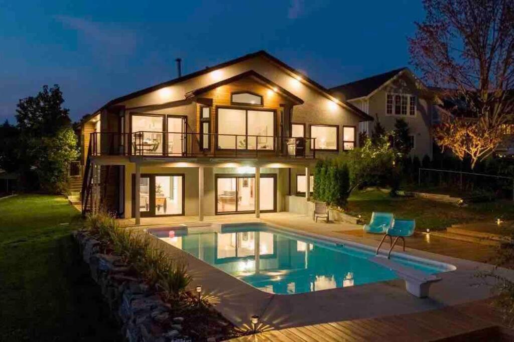 Luxurious 5 Bedroom House With Pool & Sauna Уест Келоуна Екстериор снимка